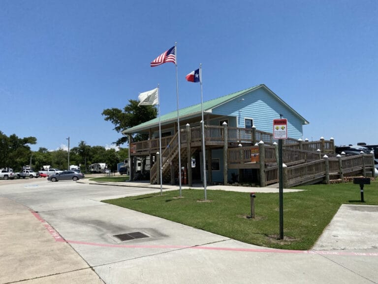 Cedar Cove RV Resort RV park in Baytown, TX (photo 2)